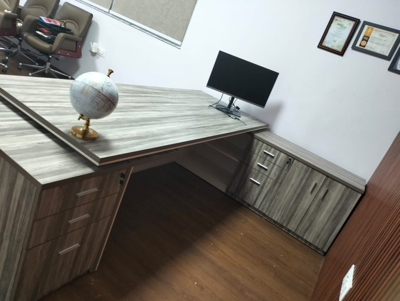 Boss Office Table Manufacturer in Noida