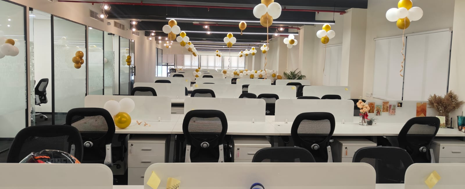 Reception Table Manufacturer in Noida